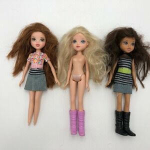 2009 MGA Bratz Dolls Lot Of 3 Some Cloths And Shoes Nude Blonde Brunette
